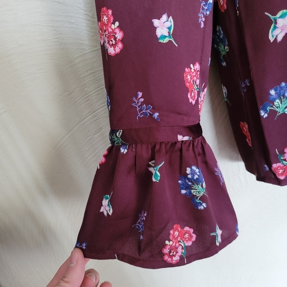 Express Maroon Floral Bell Sleeve Blouse Size Women's Medium - Picture 5 of 11